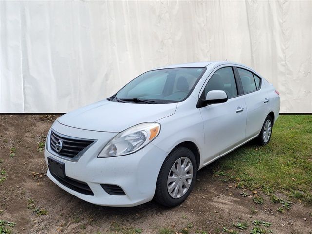 2013 Nissan Versa SV