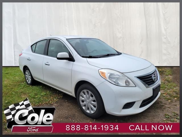 2013 Nissan Versa SV