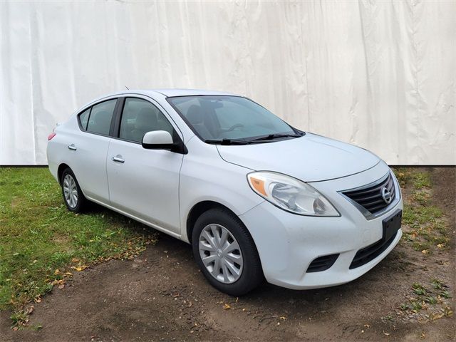 2013 Nissan Versa SV