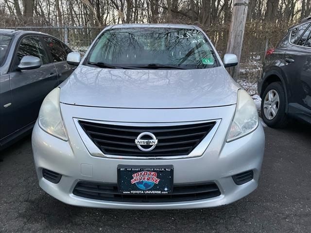 2013 Nissan Versa SV