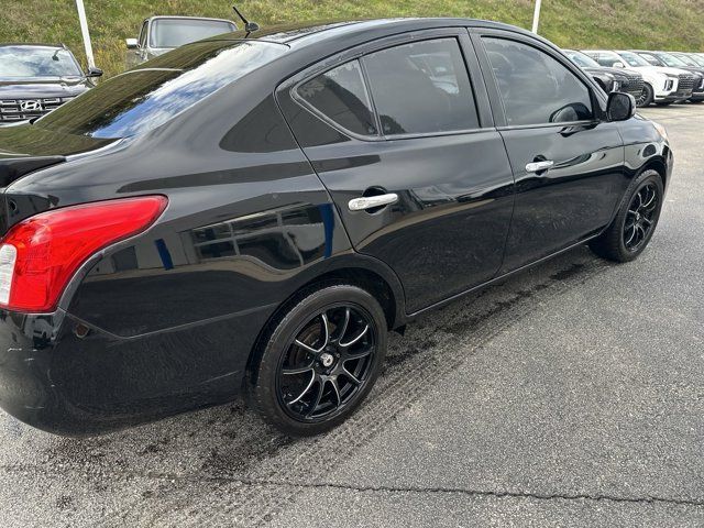 2013 Nissan Versa SV