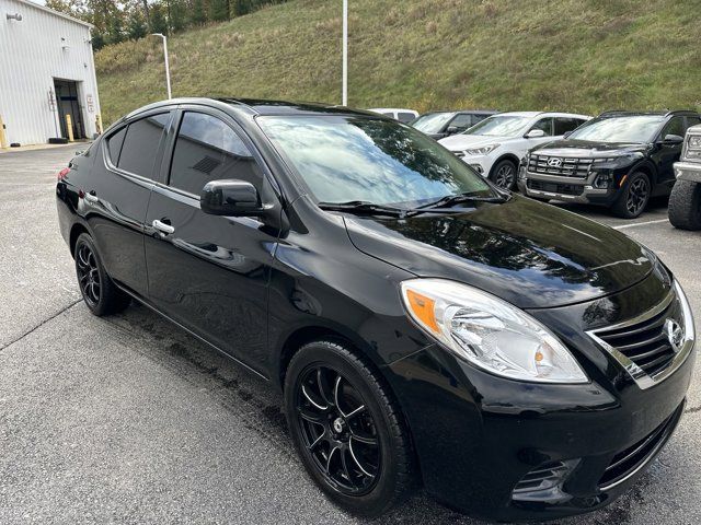 2013 Nissan Versa SV