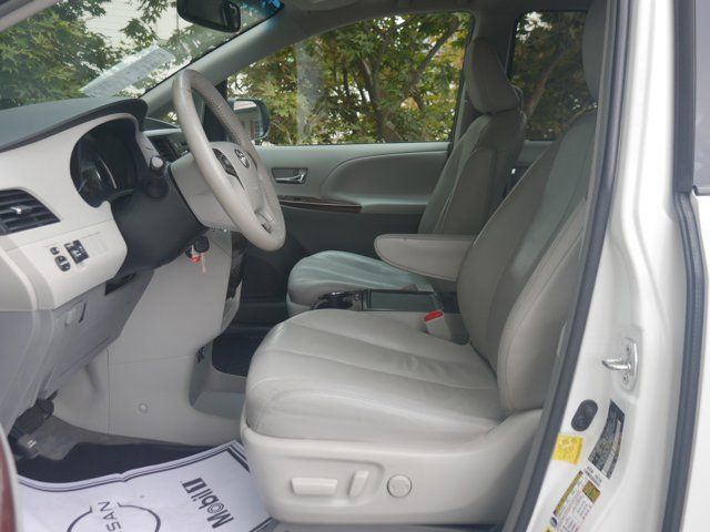 2013 Toyota Sienna XLE