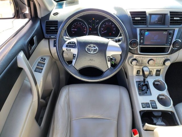 2013 Toyota Highlander SE