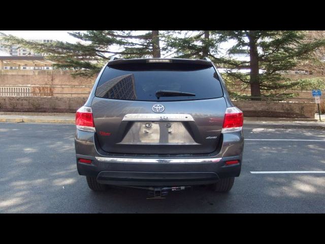 2013 Toyota Highlander SE