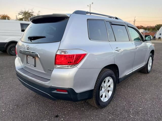 2013 Toyota Highlander SE