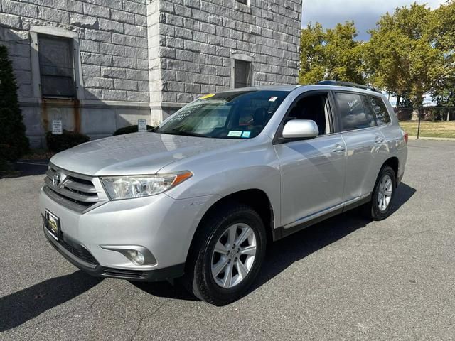 2013 Toyota Highlander SE