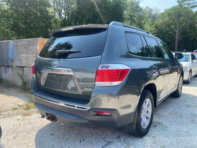 2013 Toyota Highlander SE