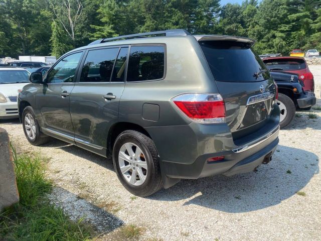 2013 Toyota Highlander SE