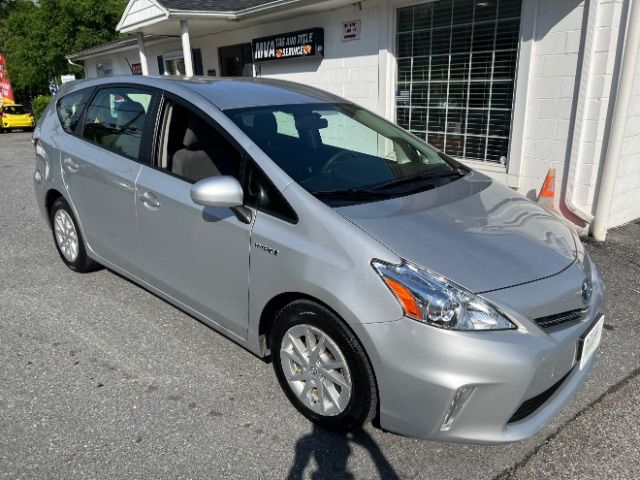 2013 Toyota Prius v Five