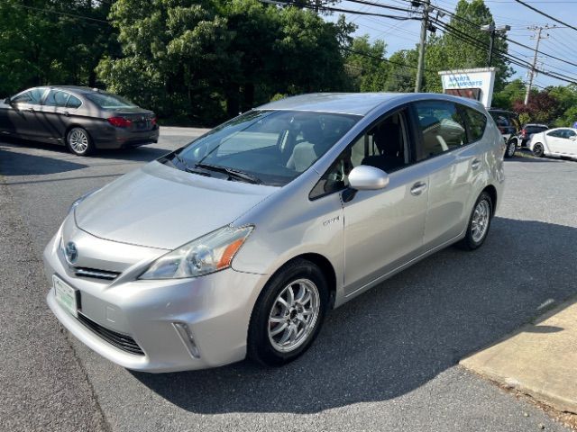 2013 Toyota Prius v Five