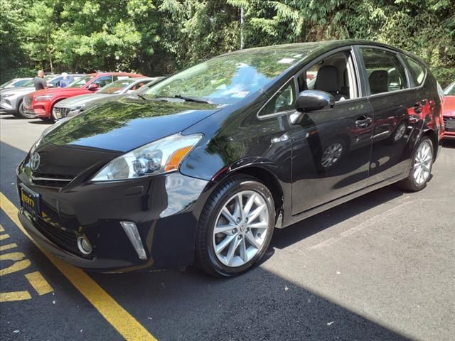 2013 Toyota Prius v Five