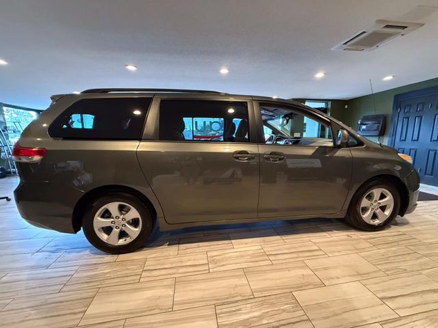 2013 Toyota Sienna 