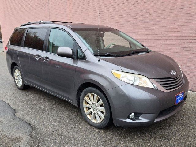 2013 Toyota Sienna XLE