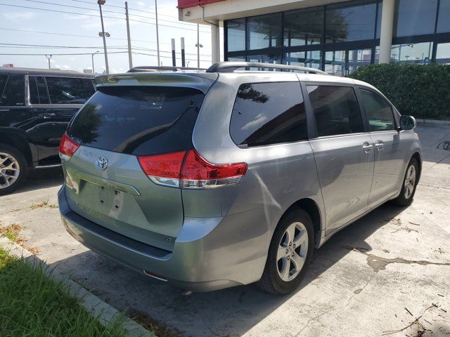 2013 Toyota Sienna LE