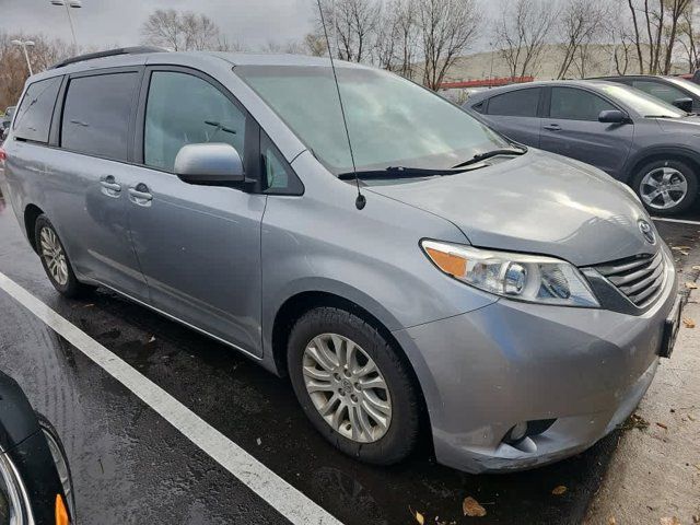 2013 Toyota Sienna XLE