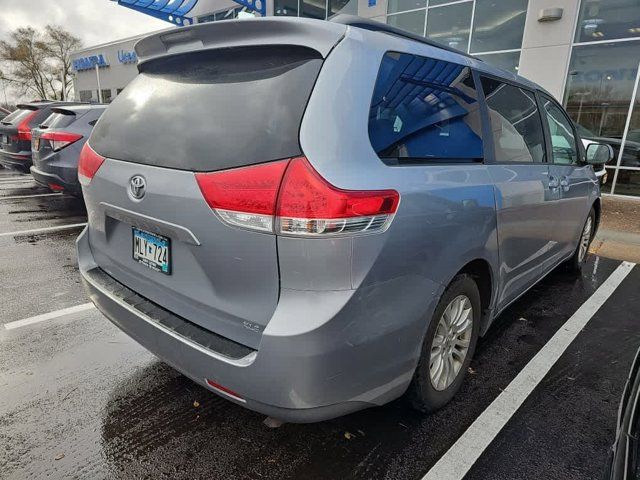 2013 Toyota Sienna XLE