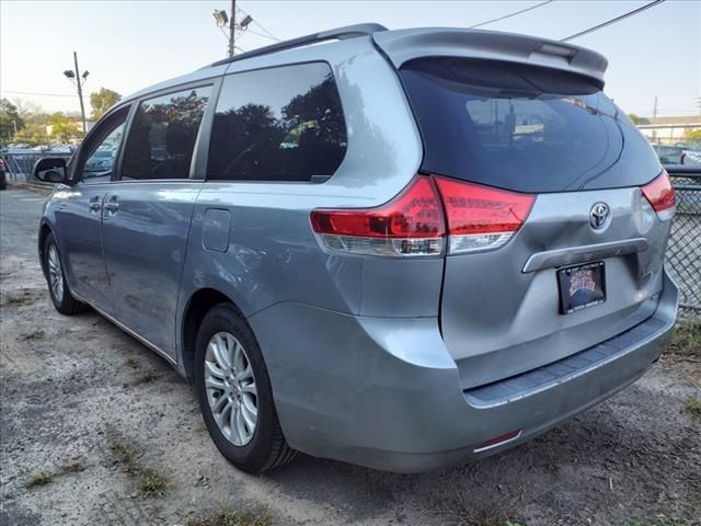 2013 Toyota Sienna XLE