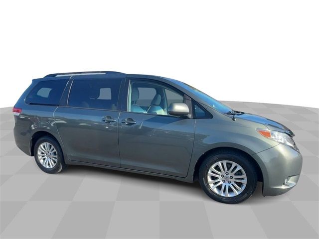 2013 Toyota Sienna XLE