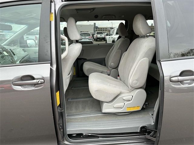 2013 Toyota Sienna LE