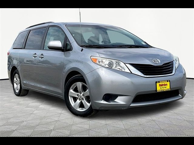 2013 Toyota Sienna LE Auto Access Seat