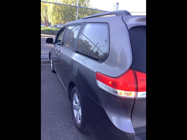 2013 Toyota Sienna LE