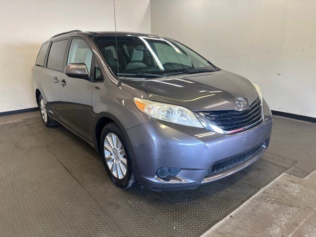2013 Toyota Sienna LE