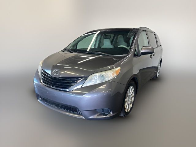 2013 Toyota Sienna LE
