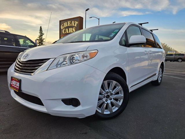 2013 Toyota Sienna LE
