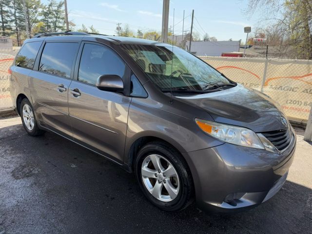 2013 Toyota Sienna LE
