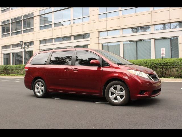 2013 Toyota Sienna LE