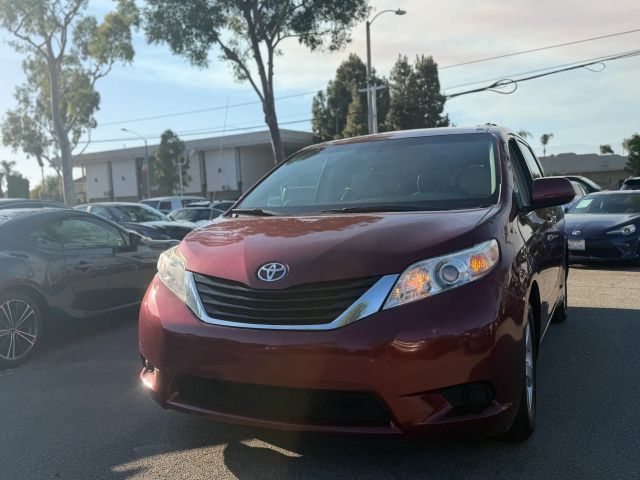 2013 Toyota Sienna LE