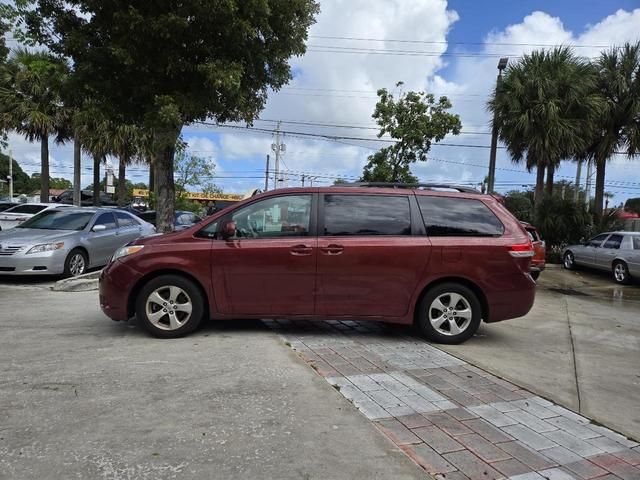 2013 Toyota Sienna LE