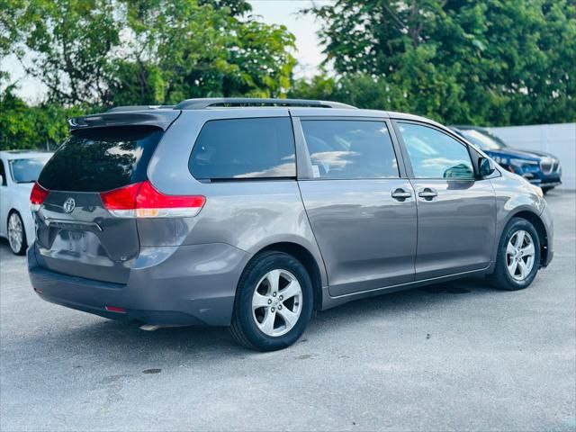 2013 Toyota Sienna LE Auto Access Seat