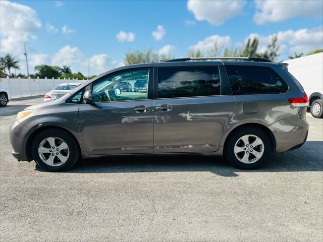 2013 Toyota Sienna LE Auto Access Seat