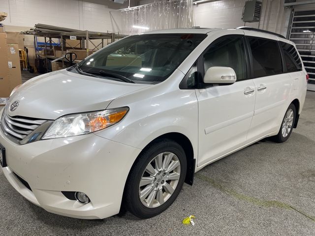 2013 Toyota Sienna XLE