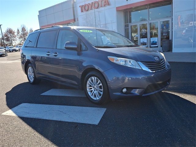 2013 Toyota Sienna XLE Auto Access Seat