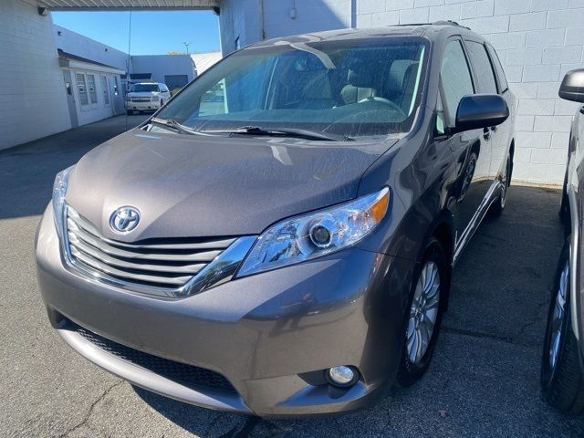 2013 Toyota Sienna XLE