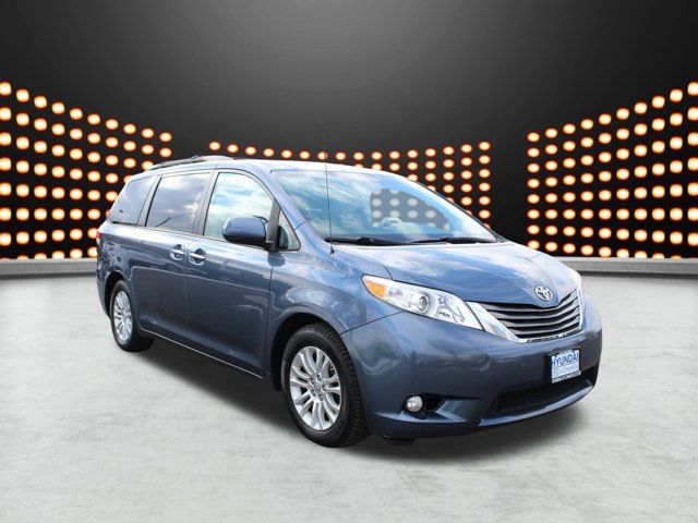 2013 Toyota Sienna XLE