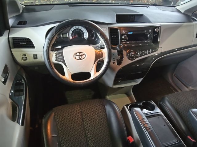 2013 Toyota Sienna SE