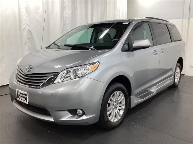 2013 Toyota Sienna 