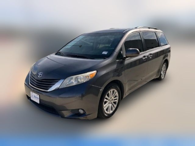 2013 Toyota Sienna XLE