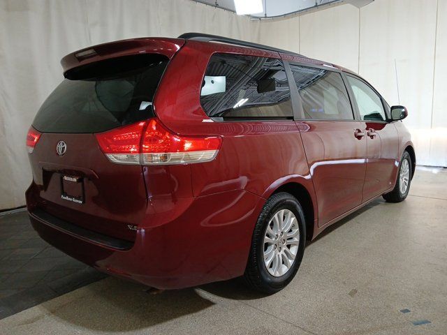 2013 Toyota Sienna XLE