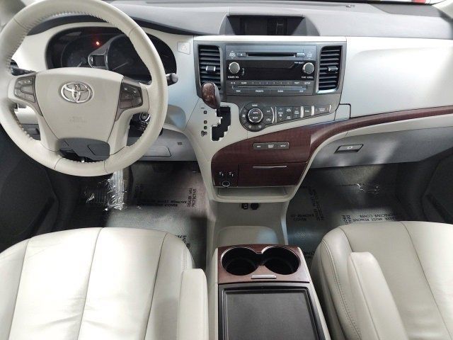 2013 Toyota Sienna XLE