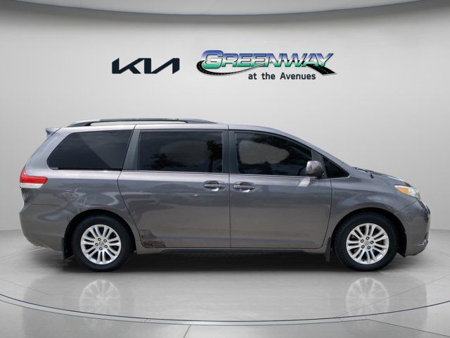 2013 Toyota Sienna XLE