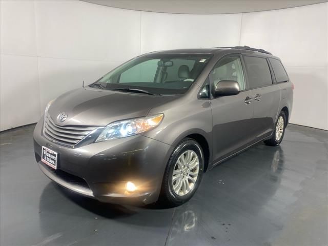 2013 Toyota Sienna XLE