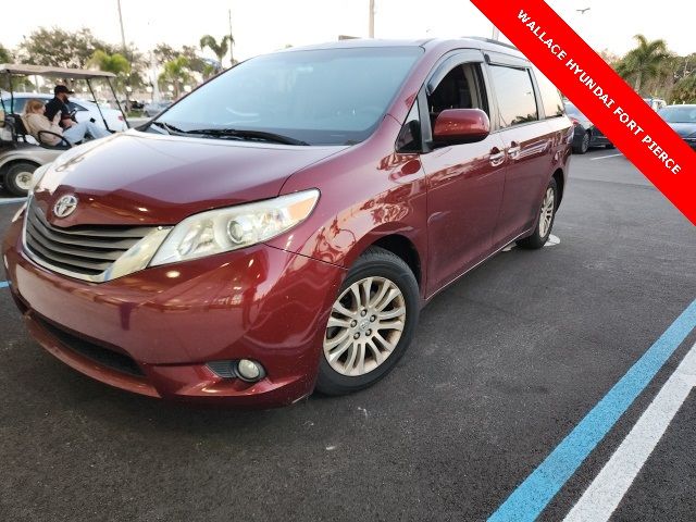 2013 Toyota Sienna XLE