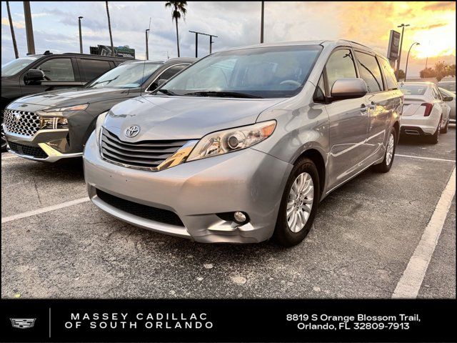 2013 Toyota Sienna XLE