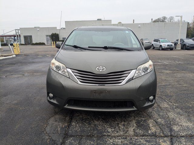 2013 Toyota Sienna XLE