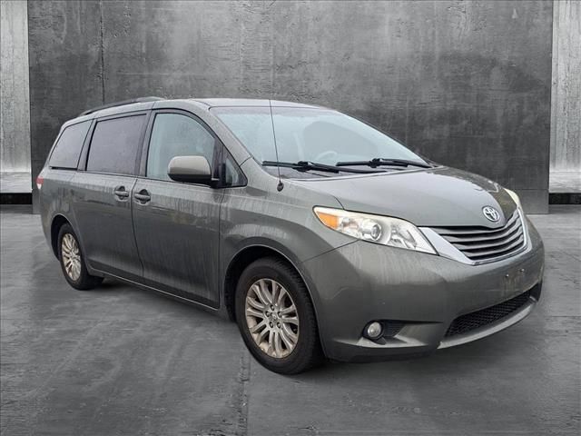 2013 Toyota Sienna XLE